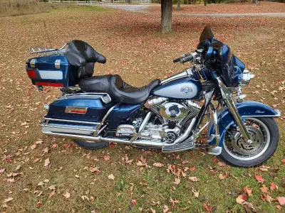 2002 Electra Glide Classic 195000km, well taken care of and needs nothing. 2 brand new tires,battery...