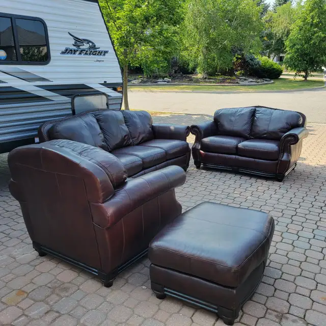 LIKE NEW FULL TOP GRAIN REAL LEATHER SOFA SET, CAN DELIVER63234628279169122