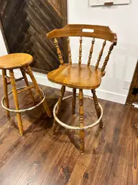 Bar stool & Chairs - Oak.