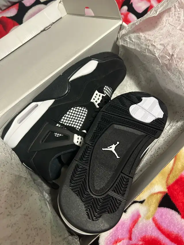 Jordan 4 White Thunders - All sizes in Men's Shoes in Mississauga / Peel Region - Image 4