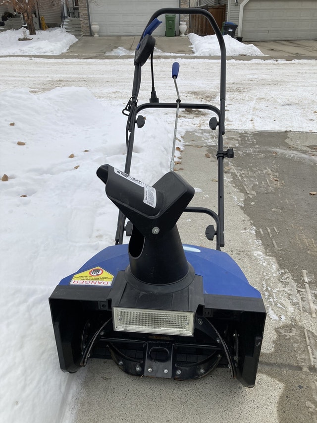 Snow Joe Ultra Electric Snow Thrower / Snowblower Snowblowers