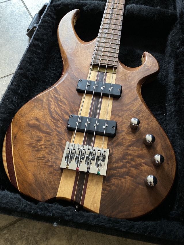 SMIRLIES Figured Walnut Bass Guitars Markham / York Region Kijiji
