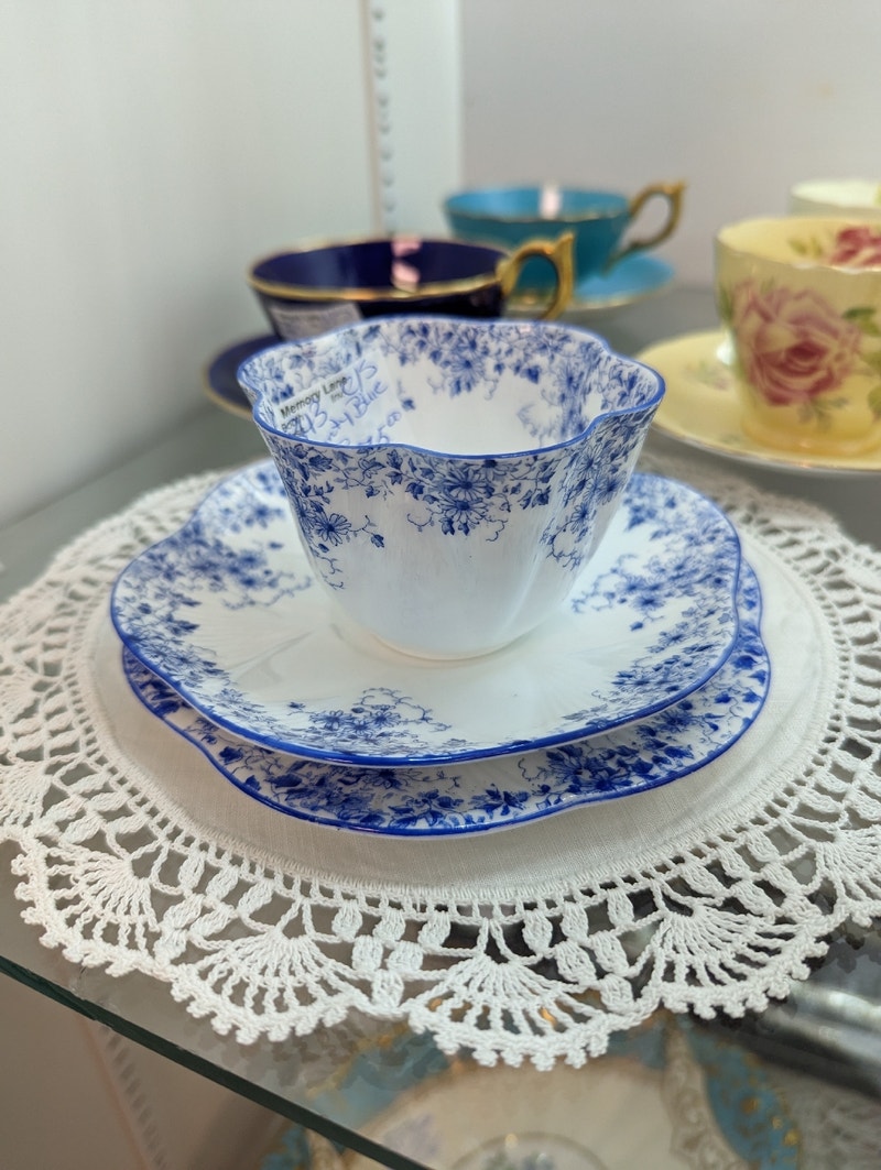 *Wanted* Teacups, China Sets, Collections!! Arts & Collectibles