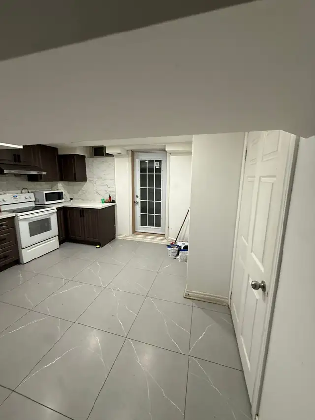 room for rent in Room Rentals & Roommates in City of Toronto - Image 5
