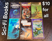 Lot of Sci Fi books 