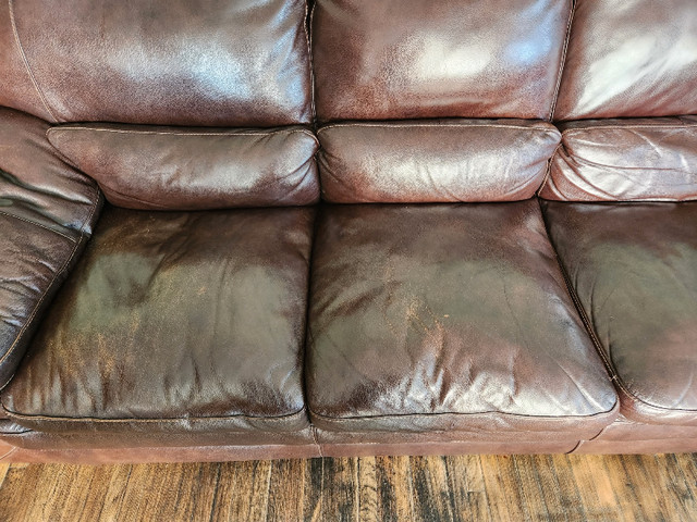 Leather Couch in Couches & Futons in Thunder Bay - Image 2