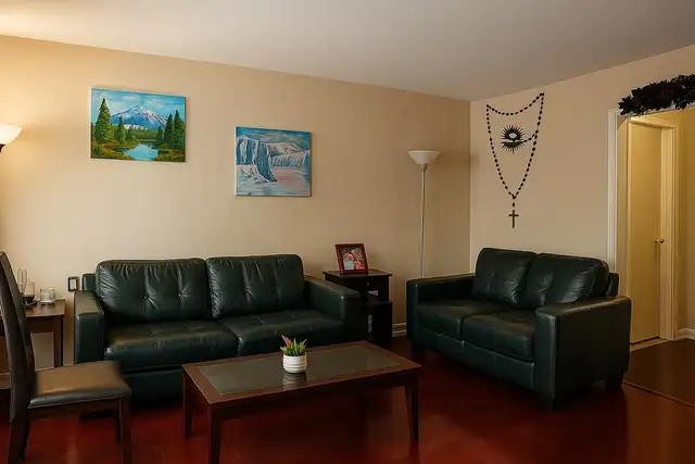 3 Bed, 2.5 Bath Townhouse | Finished Basement | Central Erin Mil in Long Term Rentals in Mississauga / Peel Region - Image 3