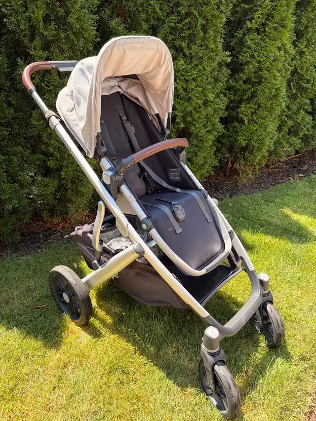 Uppababy Vista V2 Stroller & Bassinet + accessories in Strollers, Carriers & Car Seats in Hamilton - Image 6