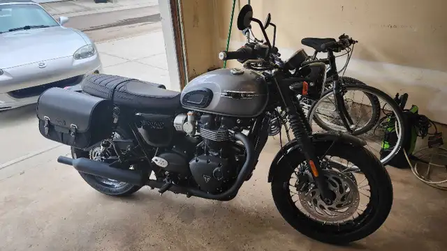 2024 Triumph Bonneville T120 Black in Street, Cruisers & Choppers in Edmonton - Image 5