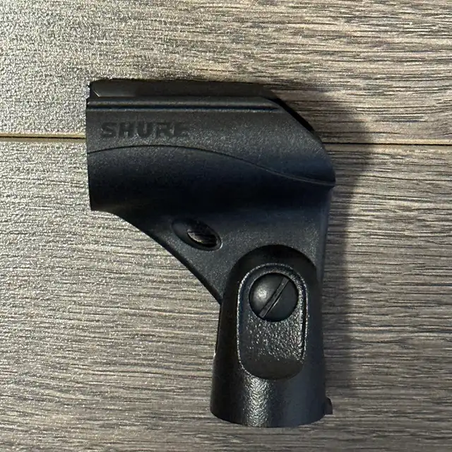 Shure Microphone Stand Clip in Pro Audio & Recording Equipment in Markham / York Region - Image 2