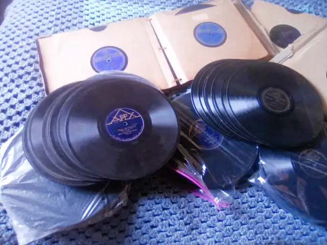 Vinyl Records / Disques Vinyles64840237474690120