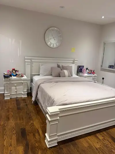White Queen Bedroom Set with Mattress – Good Condition Beautiful white queen bedroom set including a...