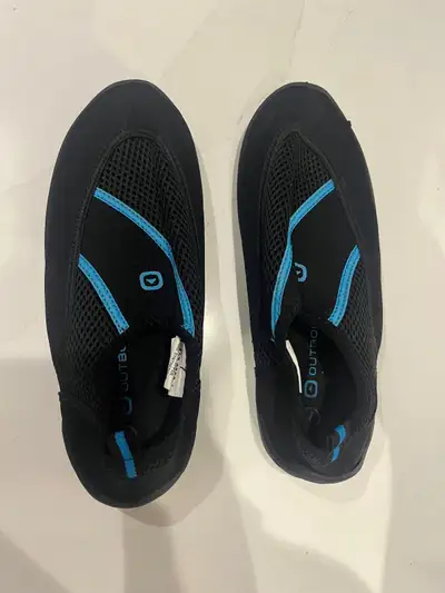 Chaussures d’eau taille 7, View more