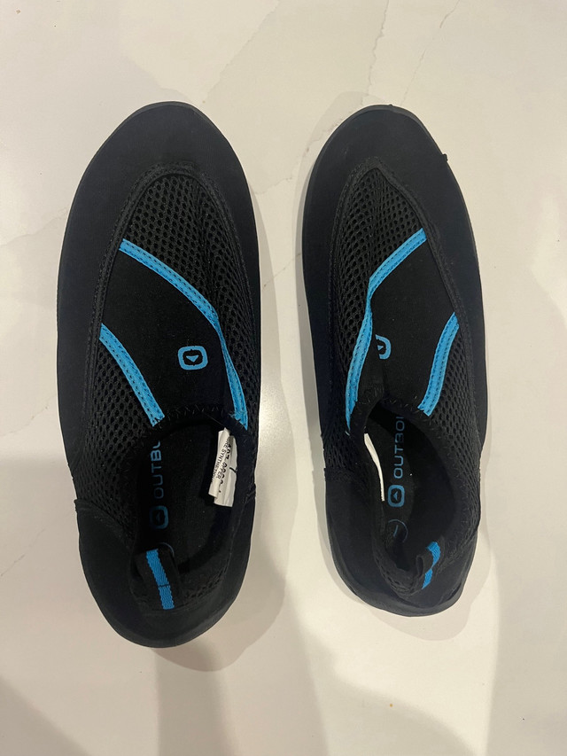 Chaussures d’eau taille 7 dans Sports nautiques  à Laval/Rive Nord