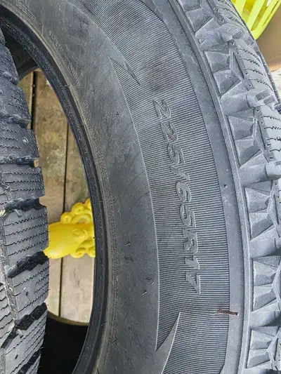 2pcs Winter tire 225/65/R17 Like new, used half of the season last year Pick up in Yarmouth. $200 Ob...