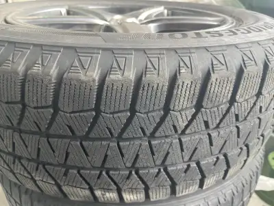 17 inch alloys with winter tires Bridgestone Blizzak x 3 tires Avalanche x 1 See pictures for detail...