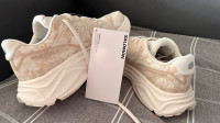 Salomon brand new running shoes (women)-7Us