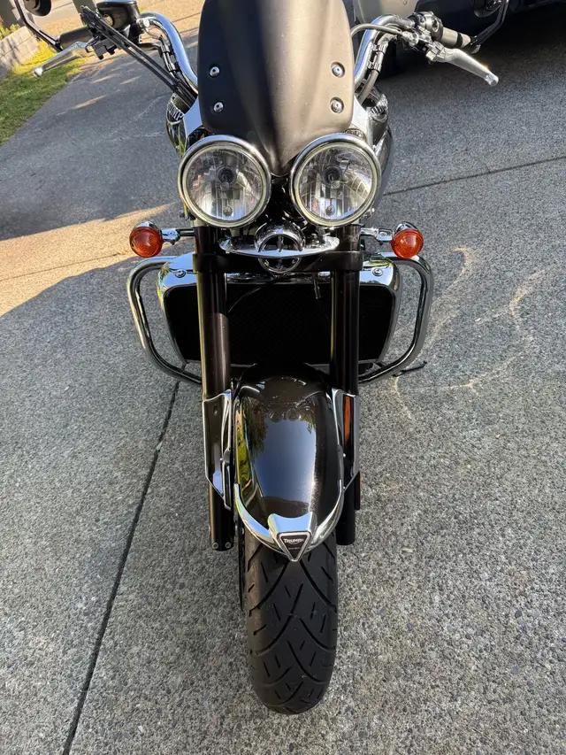 2012 Triumph Rocket 3 Roadster with only 10000 Kms in Street, Cruisers & Choppers in Delta/Surrey/Langley - Image 4