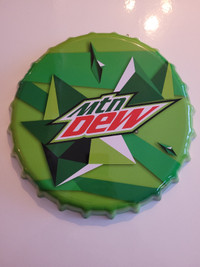 MOUNTAIN DEW ® / ENSEIGNE DÉCORATIVE EN MÉTAL 36 cm