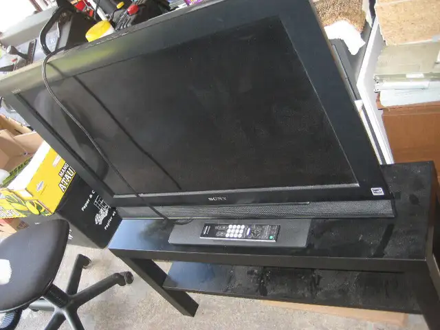 FS: Sony 32 LCD, Insignia 39 LCD, ViewSonic 27 LCD, with remote in TVs in Ottawa - Image 4