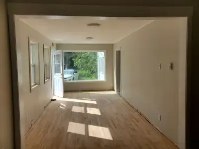 390 Union St, unit B, 3-bedroom hse (1 bath 1 kitchen)Northside