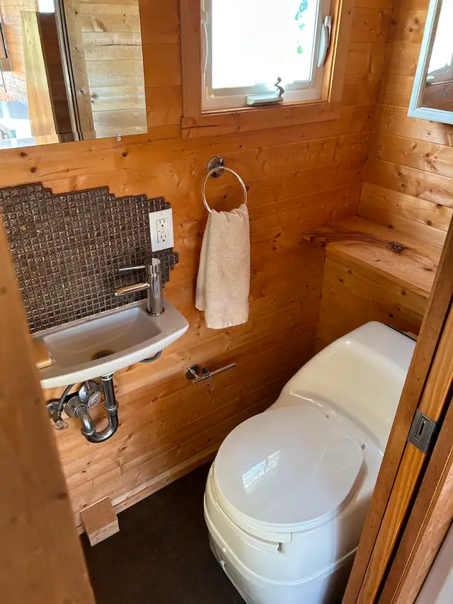 Luxury Tiny House For Sale in Park Models in Bathurst - Image 4