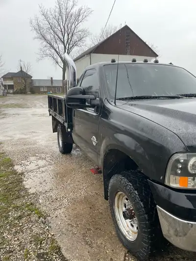 2000 f350 , 7.3 litre diesel. 4x4 manual locking hubs. Manual windows. 250 thousand km . Great runni...