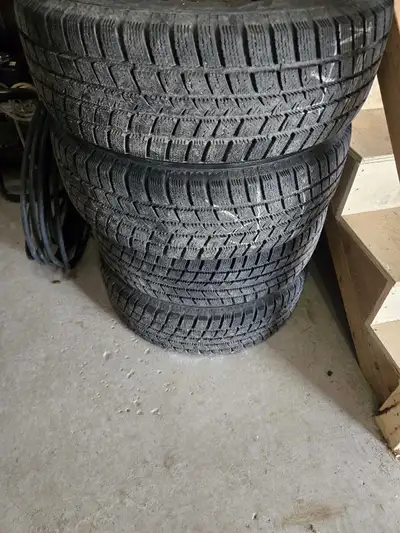 Set of 225 60 r17 goodyear winter command winter tires and steel rims. Tires in great shape about 80...