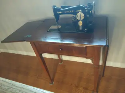 Vintage Singer Sewing Machine 15-91, Cabinet 40,  orig. manual, View more