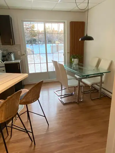 3 1/2 à louer au rez-de-chaussée au coeur de Chicoutimi 1018 rue Thérèse-Casgrain. Près de tous les...