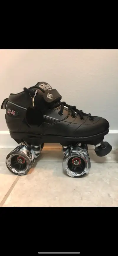Rock GT-50 Roller Skates and Set of Pads, View more