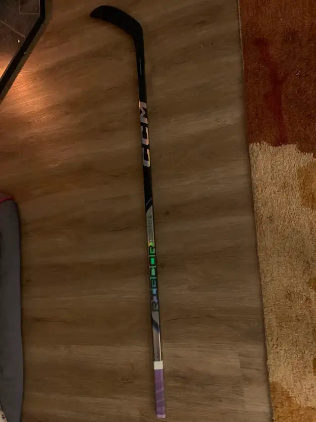 CCM Ribcor Trigger 9 Hockey Stick in Hockey in Sault Ste. Marie - Image 3
