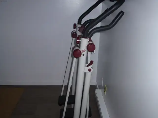 Exerciseur: ski, marche. Pliable. Moniteur digital programmable. in Exercise Equipment in Lévis - Image 5