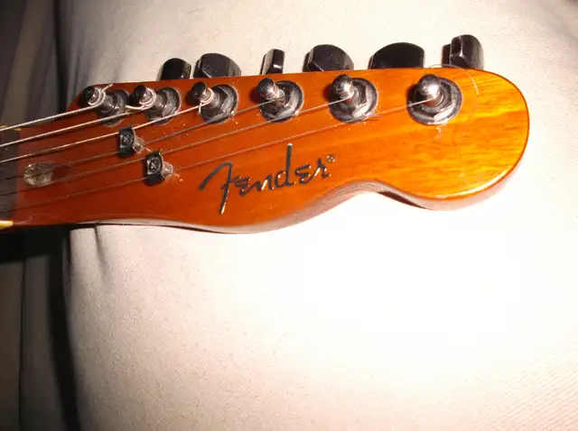 Fender telecaster special edition HH Amber in Guitars in Sherbrooke - Image 4