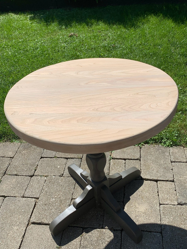 Pedestal Solid wood Dining Table in Dining Tables & Sets in London - Image 4
