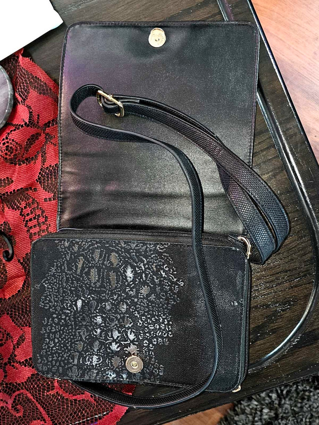 New Karla Hanson Designer Purse in Women's - Bags & Wallets in Saskatoon - Image 4