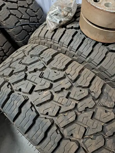 285/55r20 tires and rims for gm trucks ,about 500km on tires sold truck they were for 2"wheel spacer...