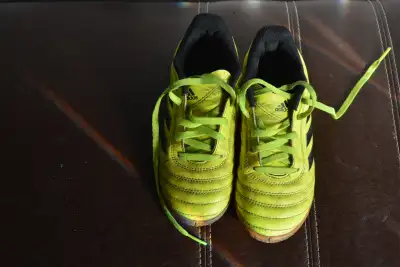 Boys Adidas Indoor Soccer Cleats Size 2, View more