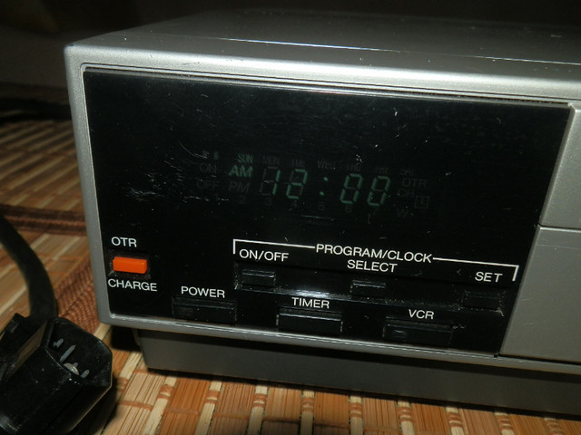 Panasonic (VINTAGE) Programmable Electric Tuner/Timer Model PV- in General Electronics in Dartmouth - Image 2