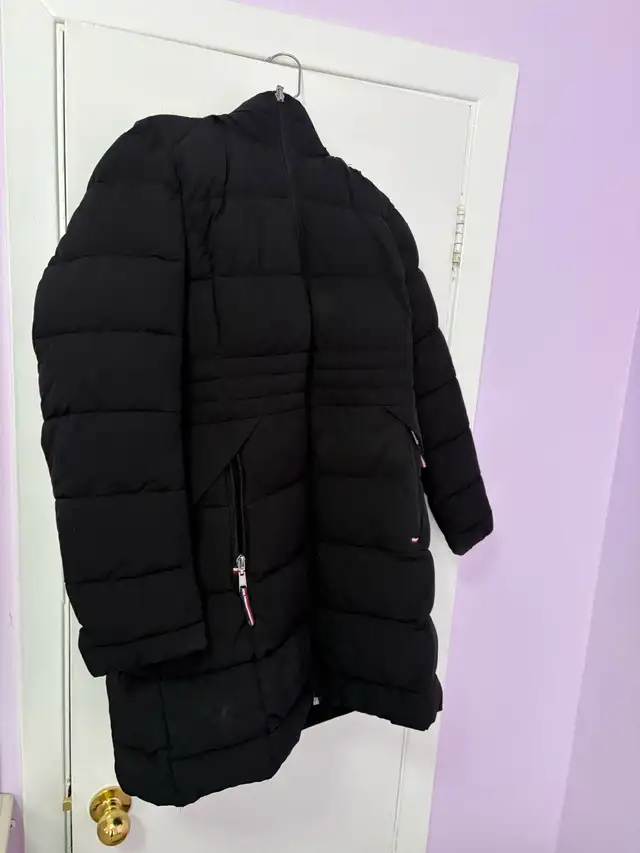 Tommy women’s winter coat manteau d’hiver noir  in Women's - Tops & Outerwear in City of Montréal - Image 3