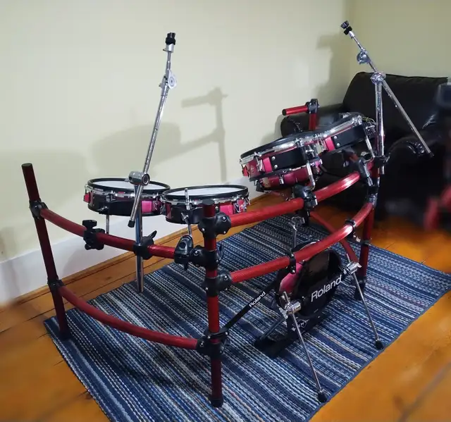 " Roland-V-Drum-Pad and Rack Kit - Or Part Out" in Drums & Percussion in Belleville - Image 5