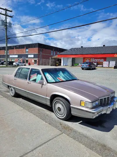 Cadillac Fleetwood 1991 Toutes Équipées Pneus neufs Batterie,Amortisseurs Neufs Avant exhaust neuf à...