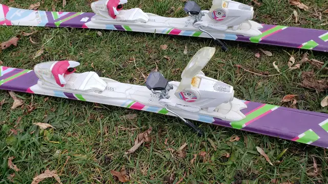 Rossignol 140cm Skis with Rossignol Bindings $220 in Ski in Barrie - Image 4