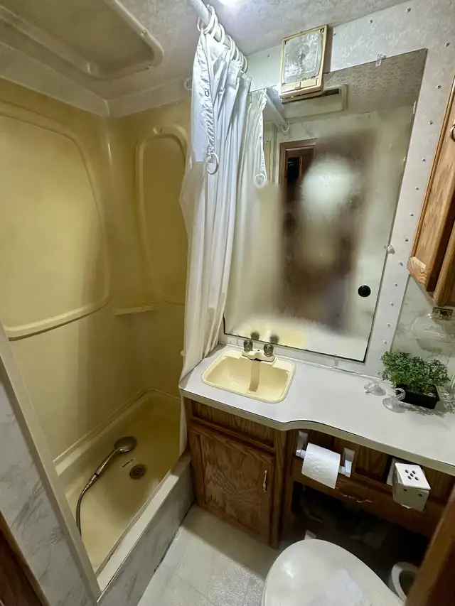 Motorisé classe A Winnebago Itasca Suncruiser 32RQ 1996 – Ford in RVs & Motorhomes in West Island - Image 10