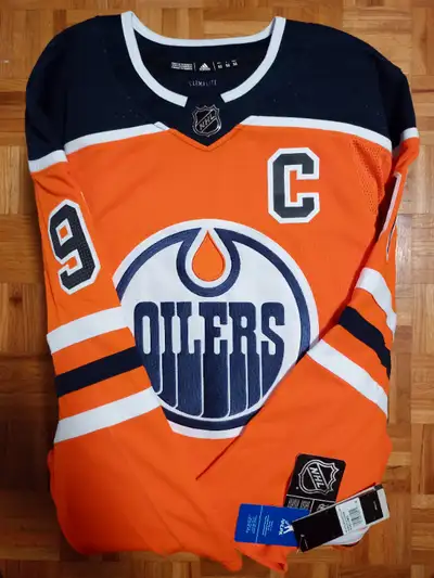 BRAND NEW ATHLETIC Connor McDavid Adidas Jersey with the Tags still on it. Size Large (52) U.S. SIZE...