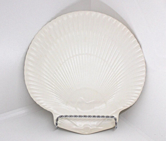 Vintage Wedgwood Scallop Clam Shell Plate in Arts & Collectibles in St. Catharines - Image 2