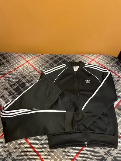 Adidas tracksuit Medium black & white zip up sweater W/pants, View more