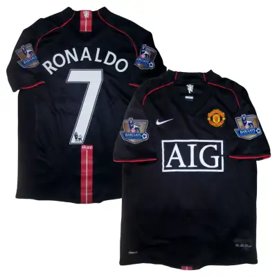 Brand new with tags top quality soccer jersey FITS SMALL (go 1 size up) perfect gift for man united...
