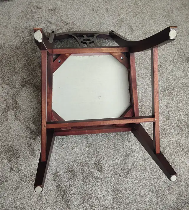 4 Dining Room Chairs in Chairs & Recliners in Markham / York Region - Image 5