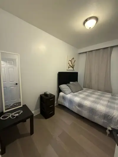 We are a couple looking to rent one of our rooms. - All inclusive (Utilities, Wifi, Laundry) - Femal...